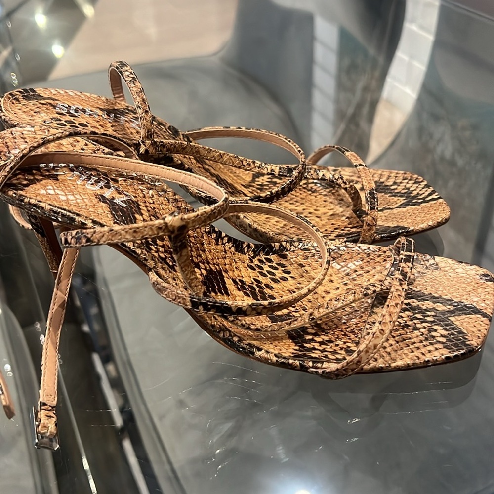 women sandals size 7,5 US